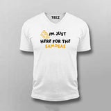 I am Just here for the Samosas Funny Hindi Desi T-shirt For Men