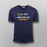 I am Just here for the Samosas Funny Hindi Desi T-shirt For Men