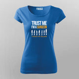 TRUST ME I AM A SURGEON I KNOW MY BLADE T-Shirt For Women